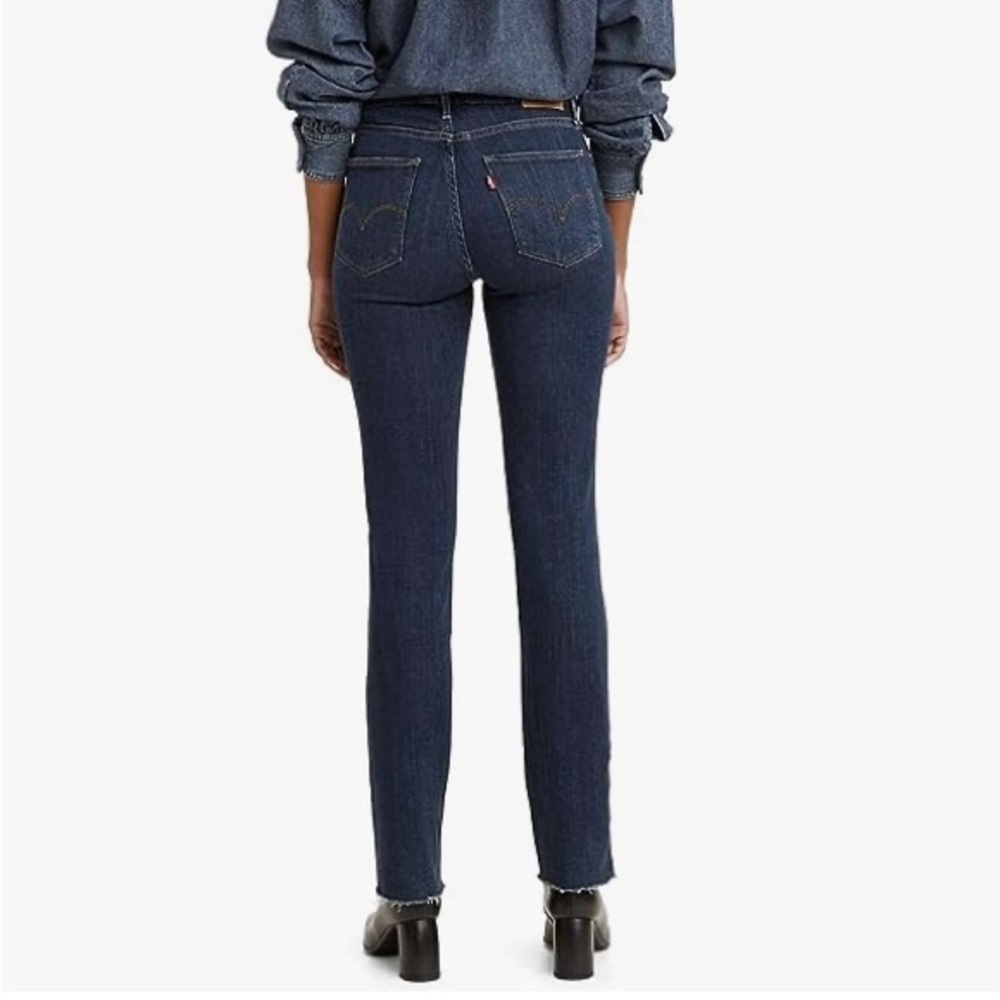 Levi’s 724 slim straight jeans dark wash 34